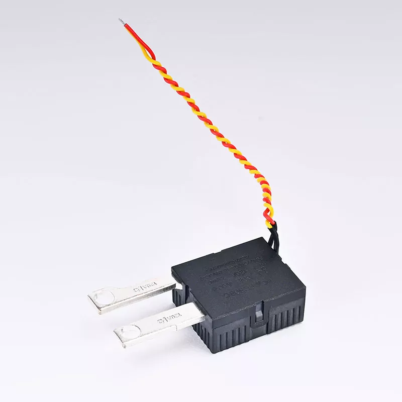 120A थ्री-फेज वॉल-माउंटेड लॅचिंग रिले 120A थ्री-फेज वॉल-माउंटेड लॅचिंग रिले