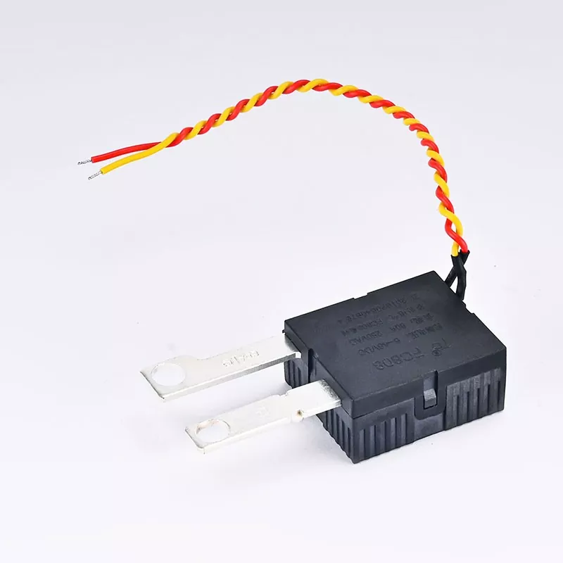 80A थ्री-फेज वॉल-माउंटेड लॅचिंग रिले 80A थ्री-फेज वॉल-माउंटेड लॅचिंग रिले